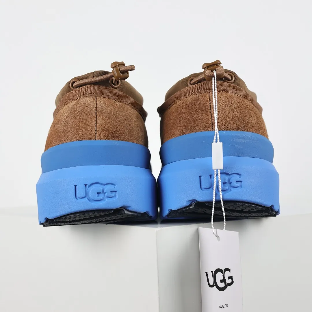 Pick up locally 💰620 Core recommendation Good price Cashmere insoles are a very suitable choice for keeping warm in winter and at home. In the new year, uug launched a series of styles, which are partial to the preferences of young consumers and have also moved to the forefront of fashion trends. Shoe body material Water-repellent coated suede upper 17mm UGGPURE™ implanted wool insole Lightweight non-slip comfortable rubber outsole With brand LOGO Trademark Comes with a full set of packaging Size: 35 36 37 38 39 40 41 42 43 44
